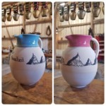 2,5 l Krüge mit verschiedenen Motiven in himbeer und hellblau 2,5 l Krüge mit verschiedenen Motiven in himbeer und hellblau